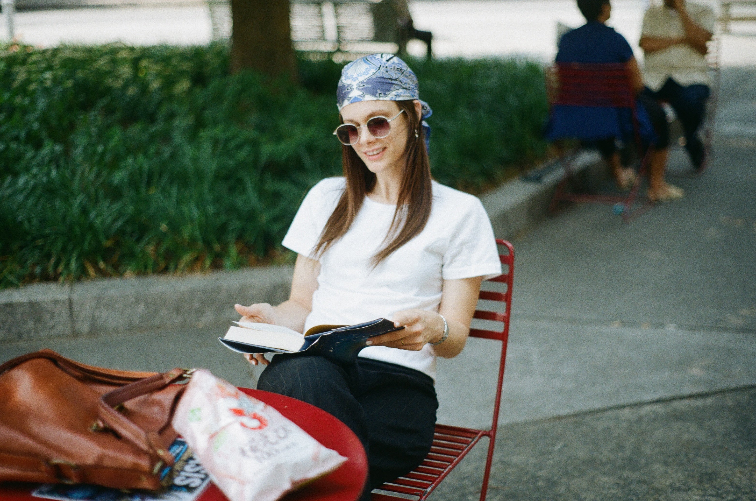 Claire Parker wears The Shortie Sleeve tee in a size small